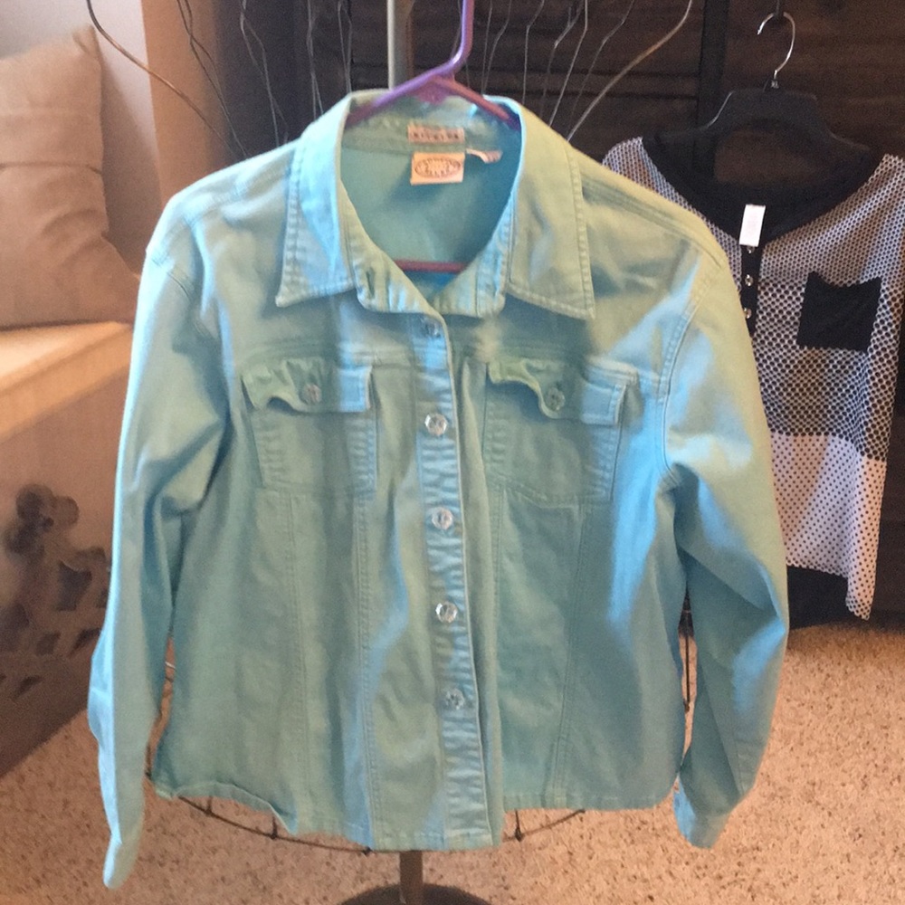 Ladies long sleeved lightweight jacket